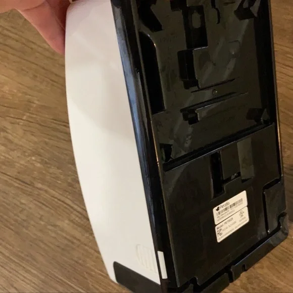 🙋🏻‍♀️🚛MOVING SALE!🛍️SHOP & SAVE📦📫Petzi Treat Dispensing Pet Camera🌟🐾🐶 - Picture 6 of 11